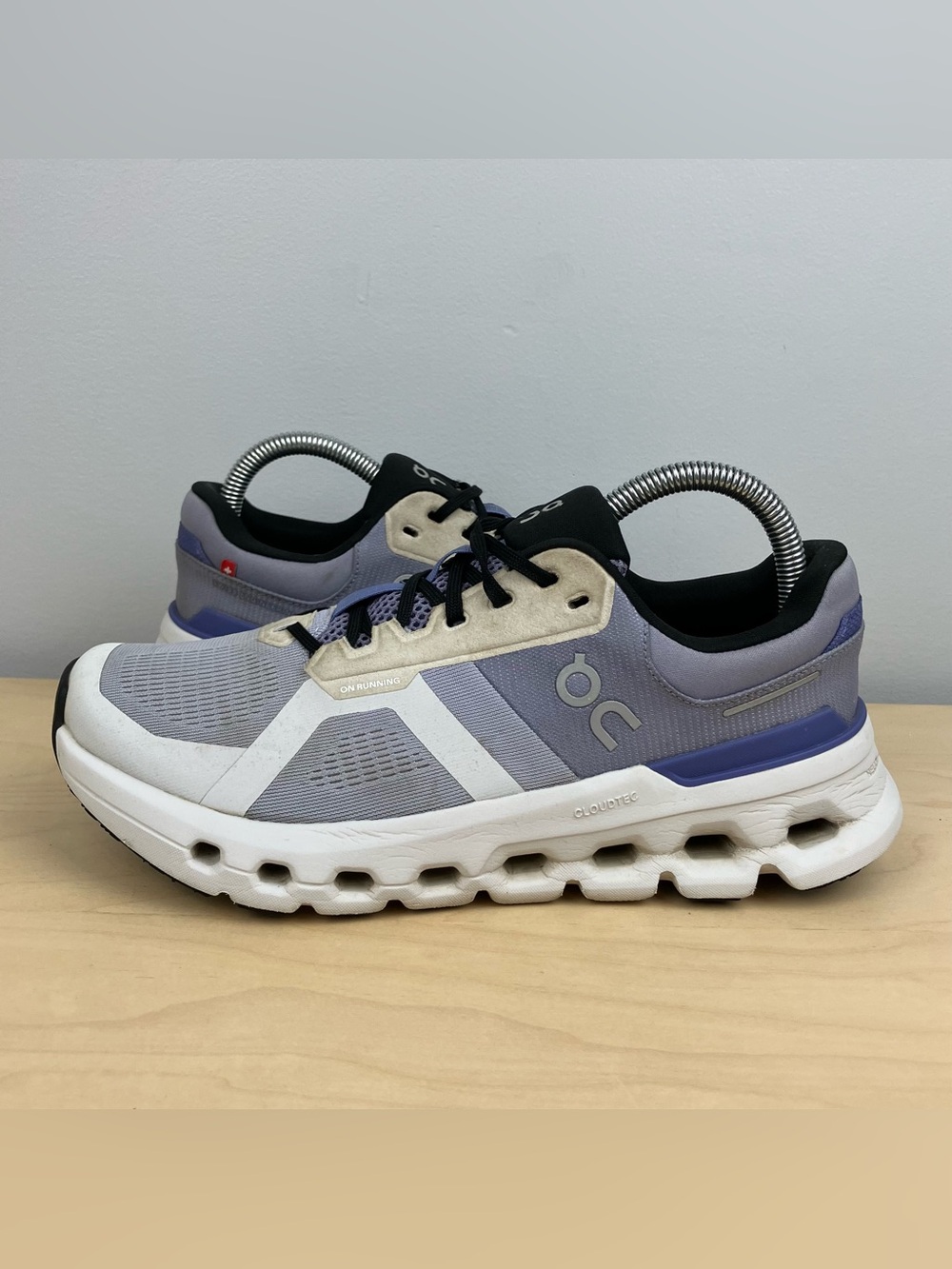 On Cloud Women’s Size 8.5 Cloudrunner 2 White Purple Athletic Running Shoes - Picture 3 of 10